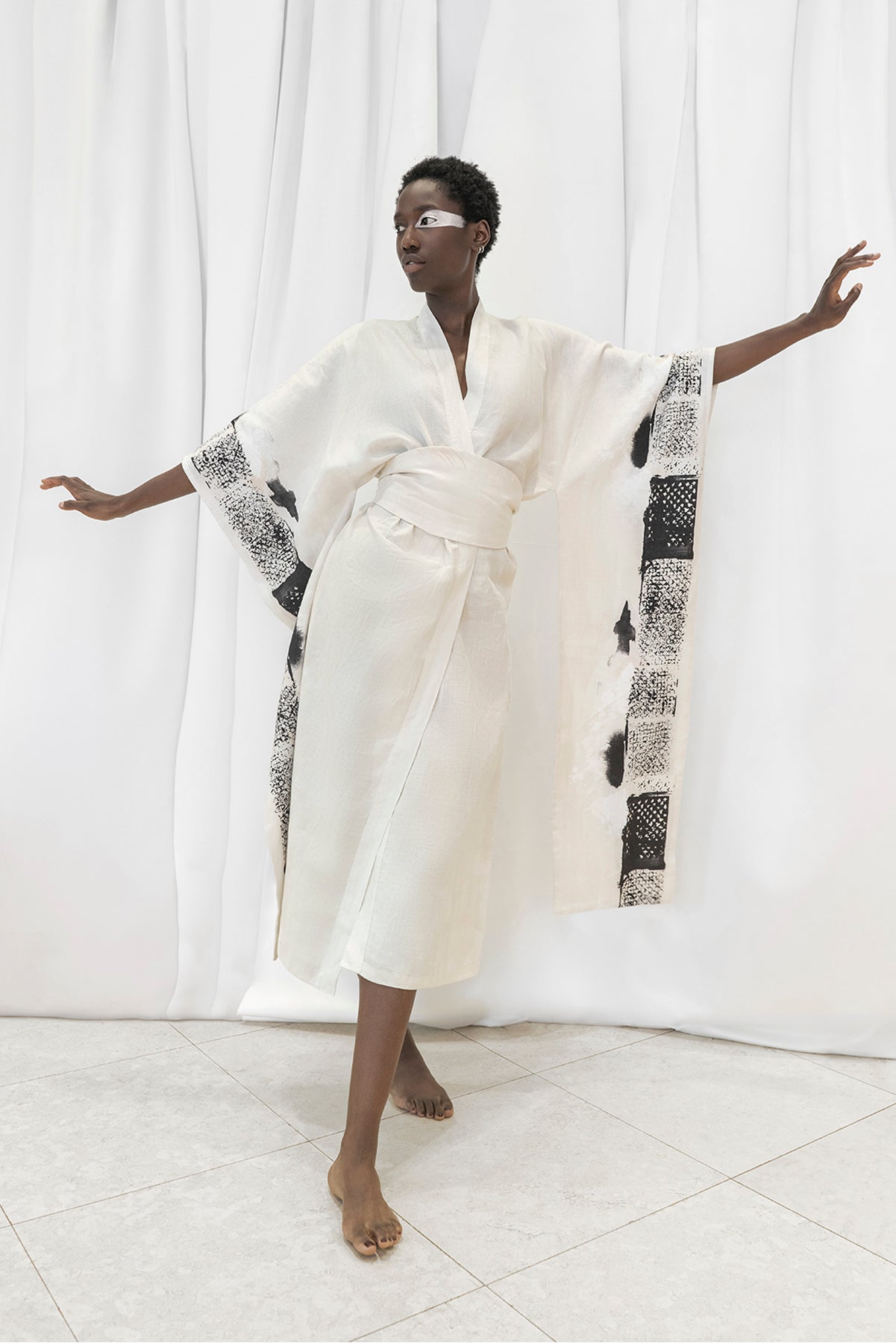 Hana Long Linen Kimono in White – Rut Otero